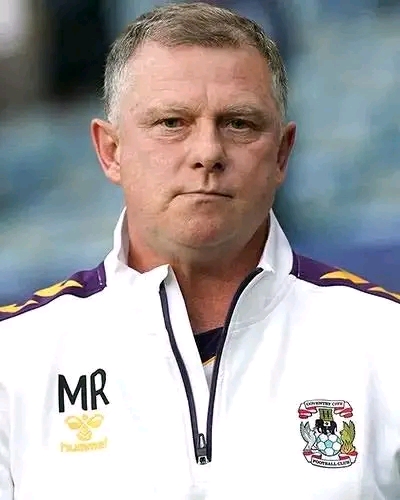 💔 THE ENTIRE COVENTRY COMMUNITY STANDS BEHIND MARK ROBINS 🔴⚪ COVENTRY — In an emotional moment of unity, the Coventry City community has reaffirmed its unwavering support for one of its greatest ever figures. Mark Robins, the respected head coach whose name is synonymous with leadership, resilience, and the club’s recent successes at the Coventry Building Society Arena, is currently……..