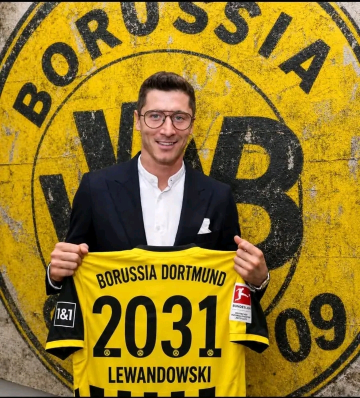 SCHOCKWELLE IM DEUTSCHEN FUSSBALL! Borussia Dortmund hat die sensationelle Verpflichtung von Stürmer-Legende Robert Lewandowski offiziell abgeschlossen – als Ersatz für Julian Brandt – in einem absoluten Blockbuster-Transfer, der Fans in ganz Europa völlig ausrasten lässt!…